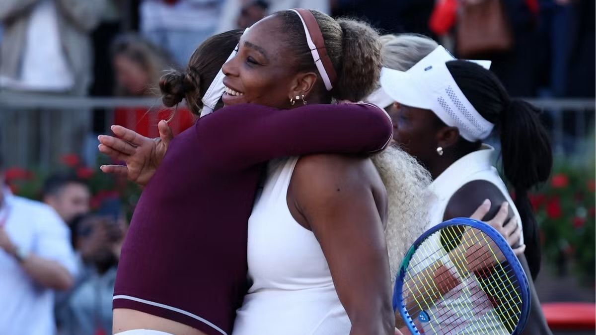Serena Williams and Victoria Mboko embrace Nicole Melichar-Martinez and Erin Routliffe after winning their match